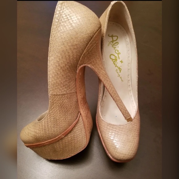 💯 Authentic Alice & Olivia Pump - Picture 2 of 4